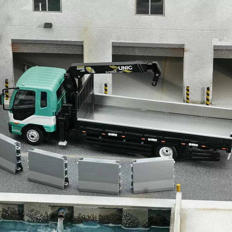 GCD 1:64 Mitsubishi Crane Truck Diecast Model with Accessories
