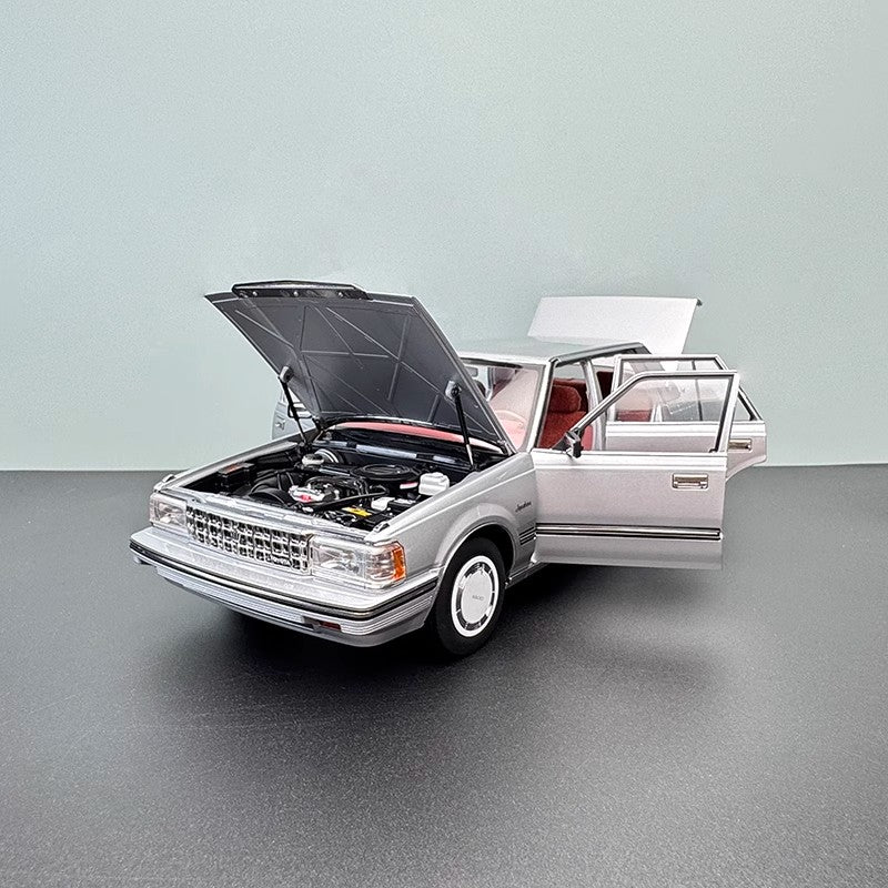 Xiaoguang 1:18 Toyota Crown M122 Alloy Diecast Model Car