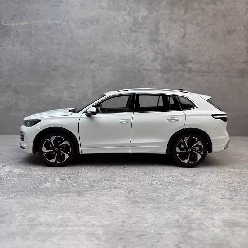 Original 1:18 Volkswagen Tiguan L Pro 2024 Diecast Model