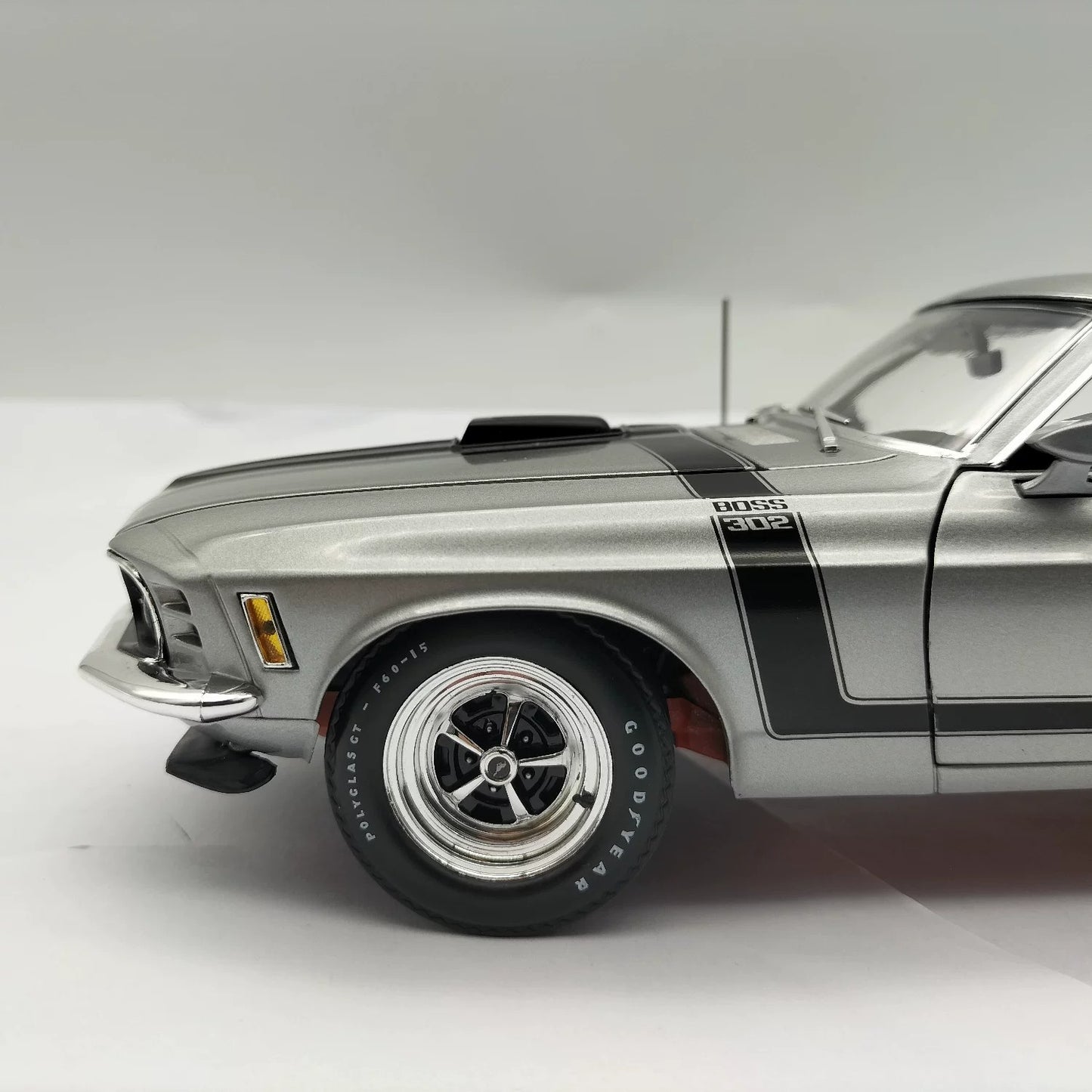 ACME 1:18 1970 Ford Mustang Boss 302 Diecast Model