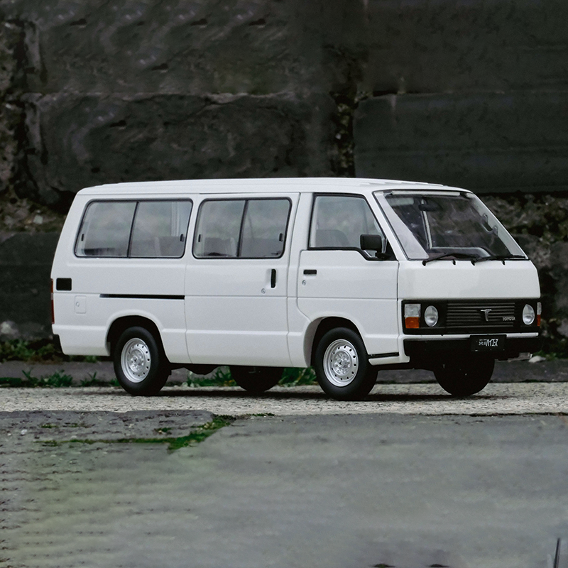 Original Factory 1:18 Toyota HiAce YH50 Diecast Van Model