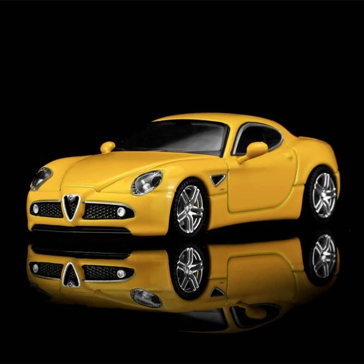 MOTORHELIX MH 1:64 Alfa Romeo 8C Competizione 2008 Diecast Model
