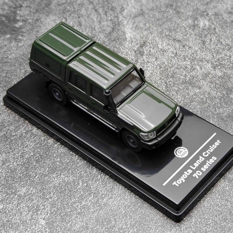 PARAGON 1:64 Toyota Land Cruiser LC79 (2014) Alloy Model – YX car