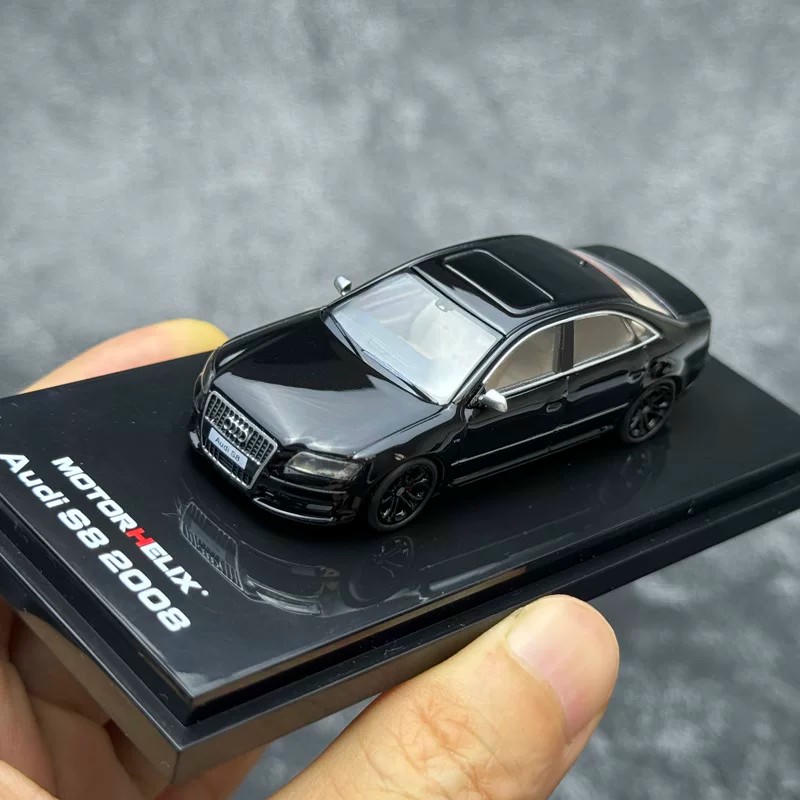 MotorHelix 1:64 Audi S8 (D3) 2008 Diecast Model