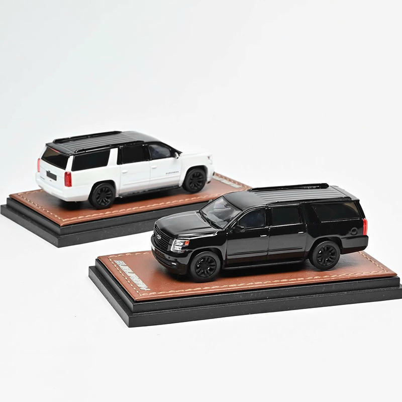 GOC 1:64 Chevrolet Suburban SUV 2015 Diecast Car Model
