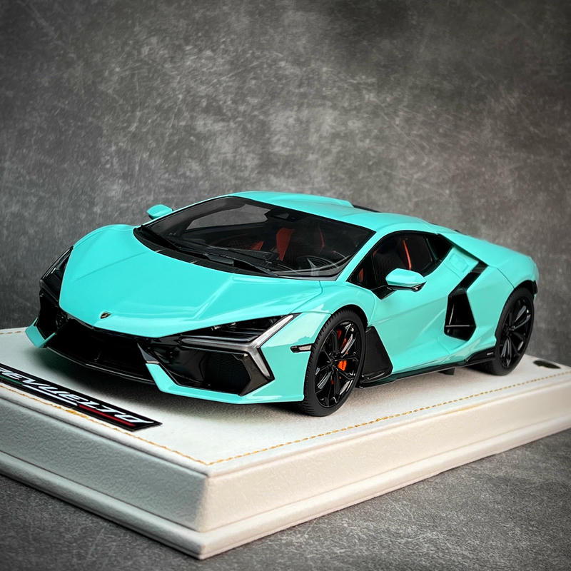 MR 1:18 Lamborghini Revuelto Resin Model – Christmas Edition
