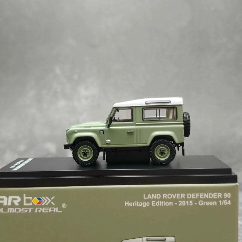 AR Box 1:64 Land Rover Defender 90 Heritage Edition 2015 Green Diecast Model