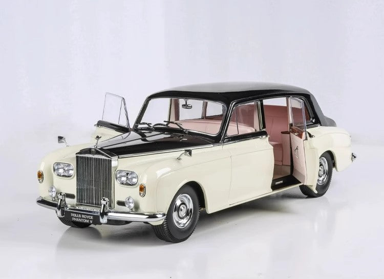Rolls-Royce Phantom V 1:18 Diecast Model by Kyosho (Luxury Classic Edition – Full Open Display)