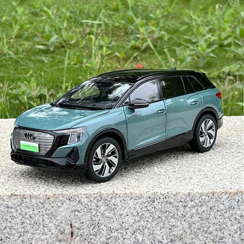 1:18 Audi Q5 e-tron Diecast Model Car with Lights