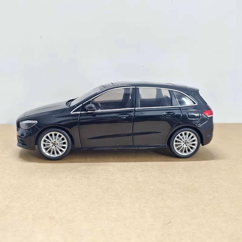 1:18 Mercedes-Benz B-Class MPV Diecast Model