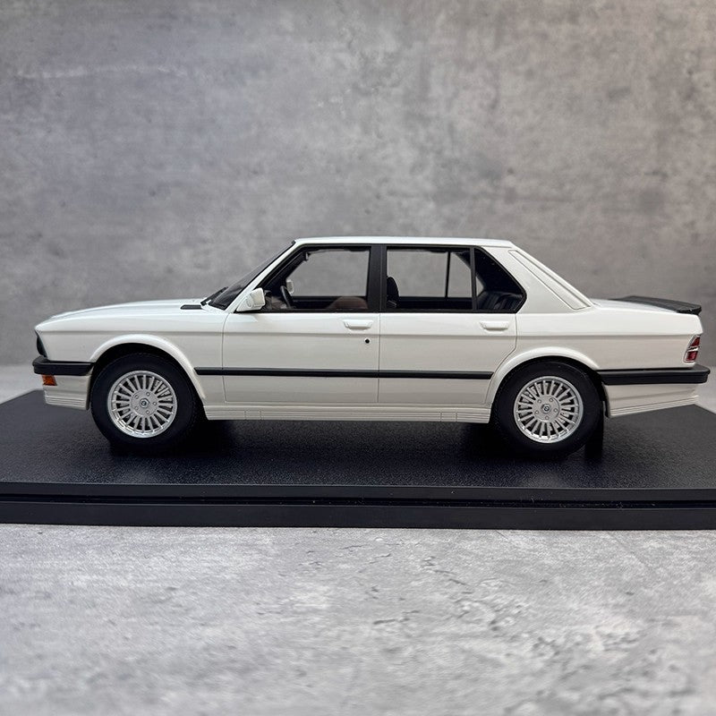Qriginal 1:18 BMW M5 Resin Collectible Model Car – YX car model