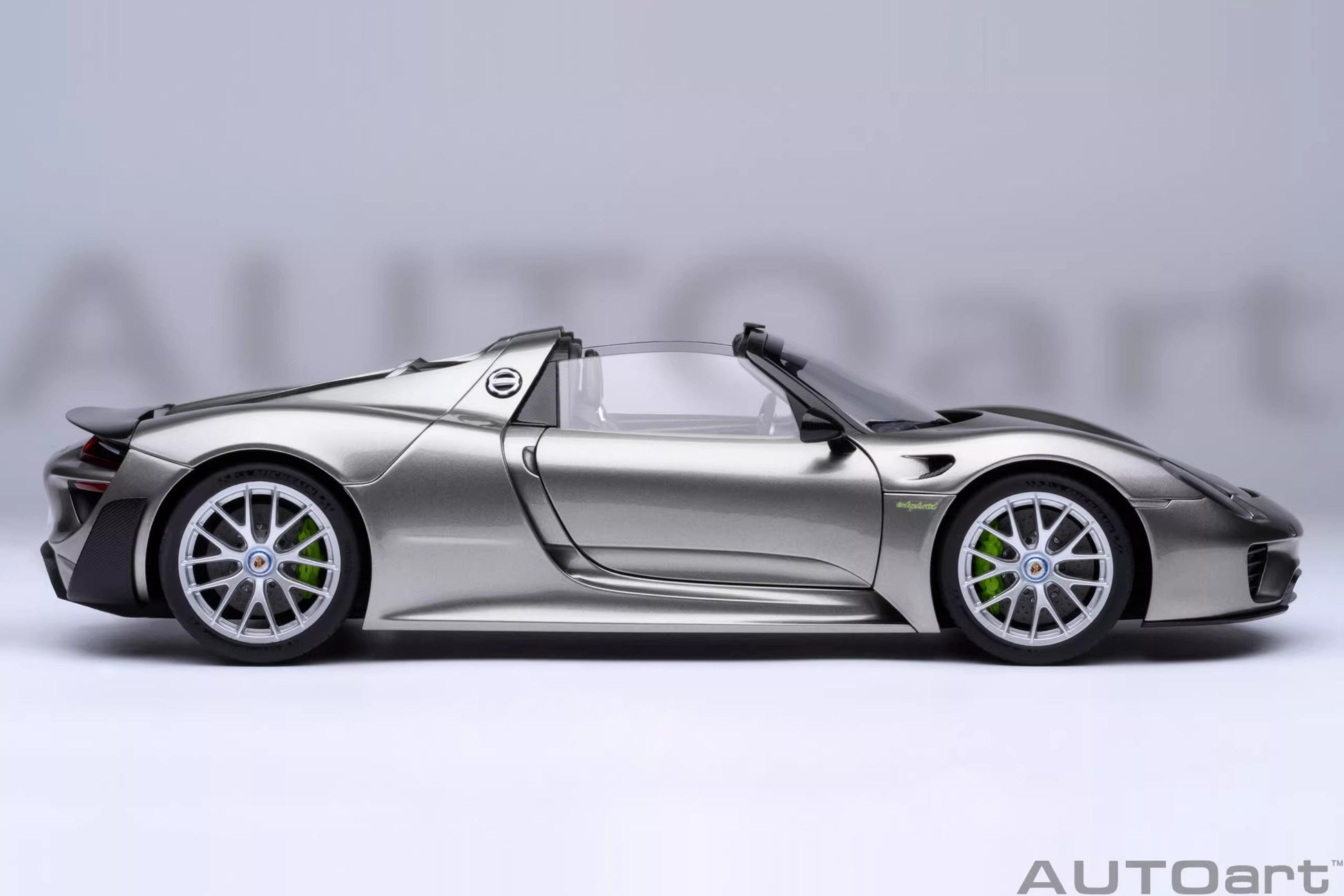 AUTOart Porsche 918 Spyder (2013) – 1:18 Scale Model Germany (Silver, Plug-in Hybrid Supercar Edition)（77922））