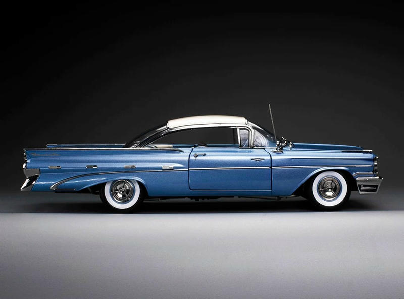 SunStar 1:18 1959 Pontiac Bonneville Platinum Edition Diecast Model