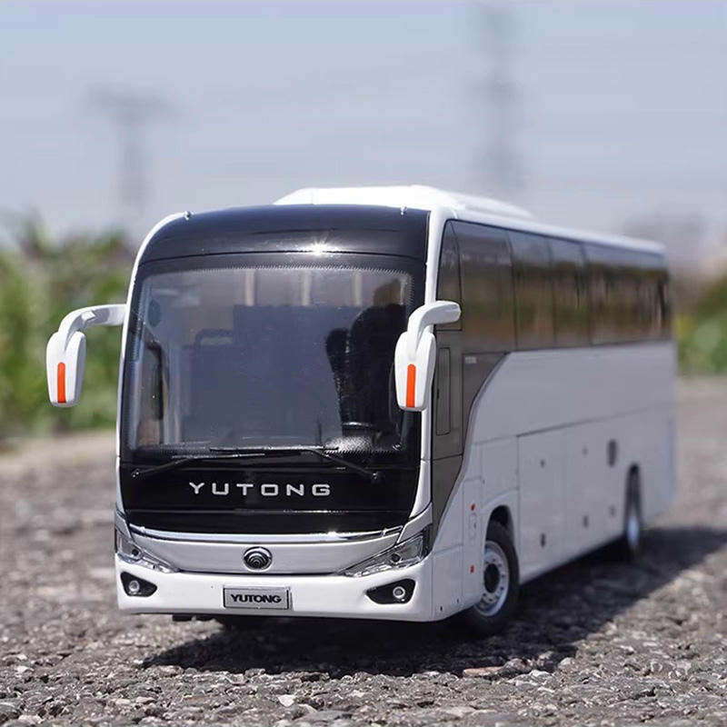 1:42 Yutong C12PRO Bus Diecast Opening Model