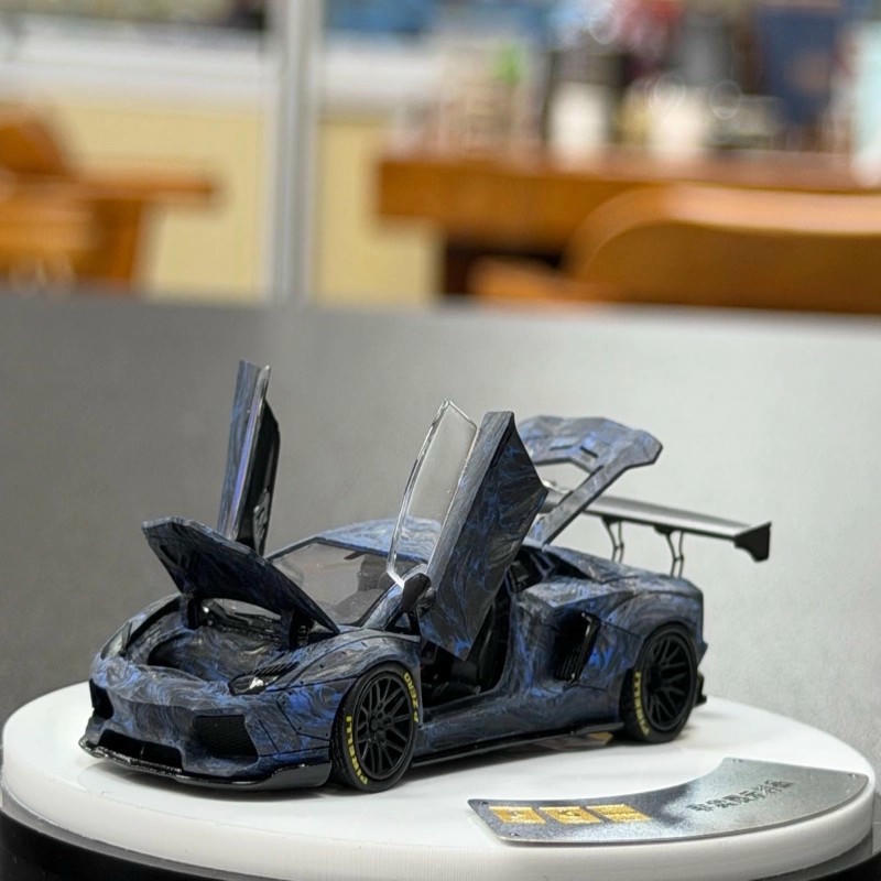 PGM 1:64 LBWK LP700-4 Diecast Model