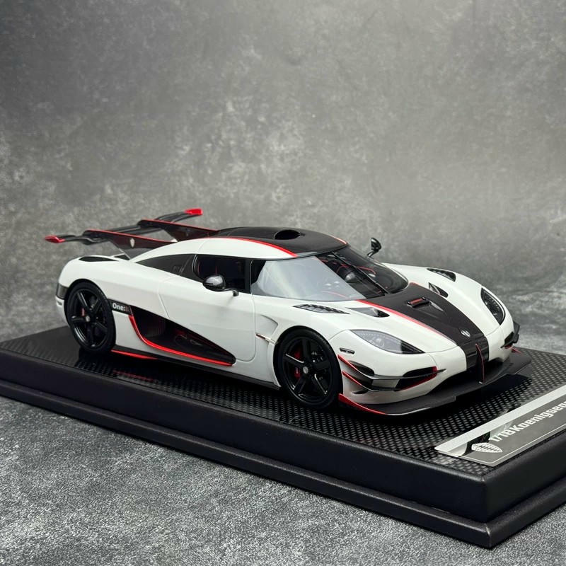 VMB 1:18 Koenigsegg ONE:1 Resin Model – White / Silver