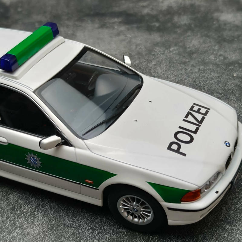 Triple9 1:18 BMW 5 Series Touring (E39) 1998 Diecast Model