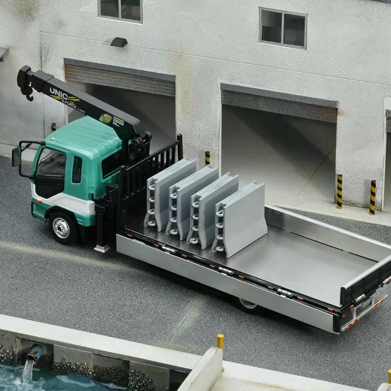 GCD 1:64 Mitsubishi Crane Truck Diecast Model with Accessories