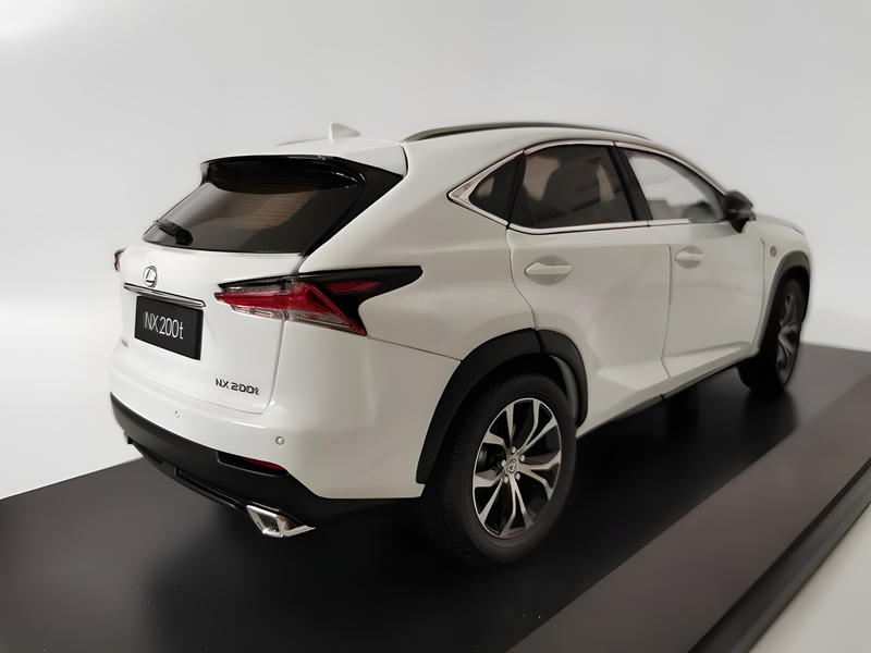 Lexus NX200T 1:18 Diecast SUV Model Car – YX car model