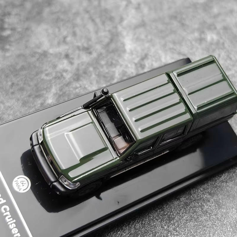 PARAGON 1:64 Toyota Land Cruiser LC79 (2014) Alloy Model