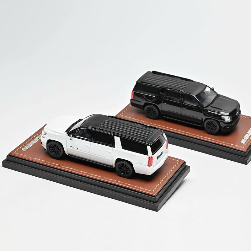 GOC 1:64 Chevrolet Suburban SUV 2015 Diecast Car Model