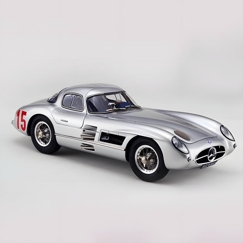 CMC 1:18 Mercedes-Benz 300 SLR 1955 Uhlenhaut Coupe Diecast Model – Silver (M-244 / M-245)