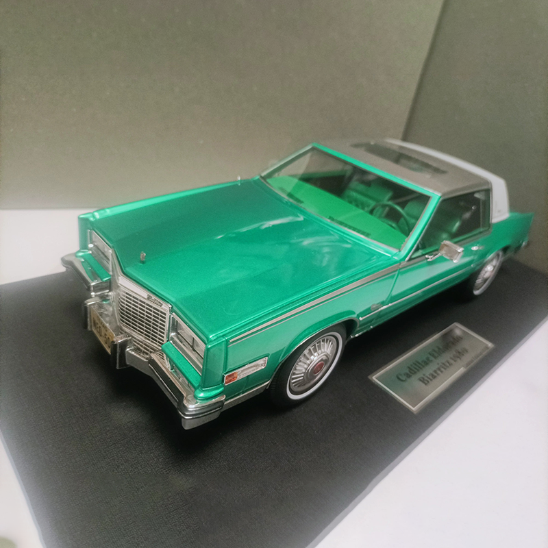 AMC 1:18 Cadillac Eldorado Biarritz 1980 Diecast Model