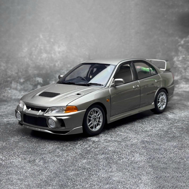 MotorHelix 1:18 Mitsubishi Lancer EVO 4th Generation Diecast Car