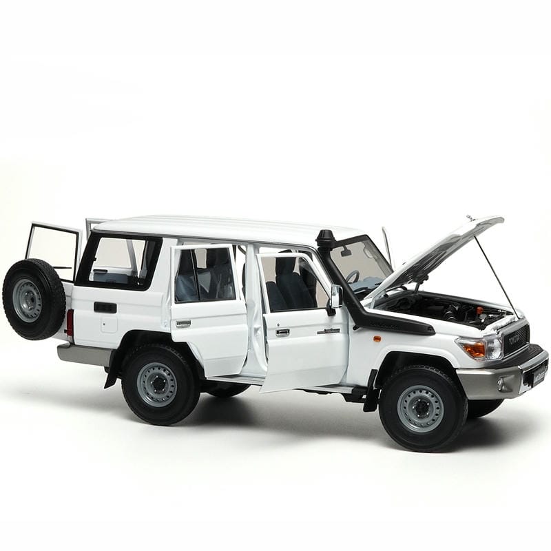 AlmostReal LC76 2017 Toyota Land Cruiser 1/18 Automodell aus Aluminiumlegierung (870101)