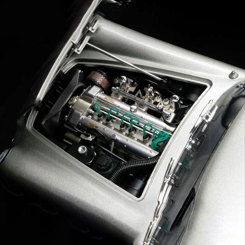 Auto   1/18 For Aston Martin V12