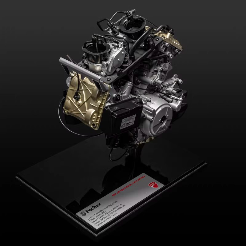 Pocher 1:4 Ducati Panigale V2 Superquadro Engine Model Kit