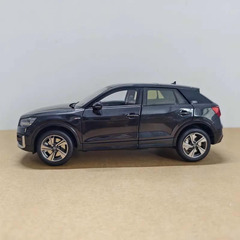 1:18 Audi Q2L Diecast Model Car