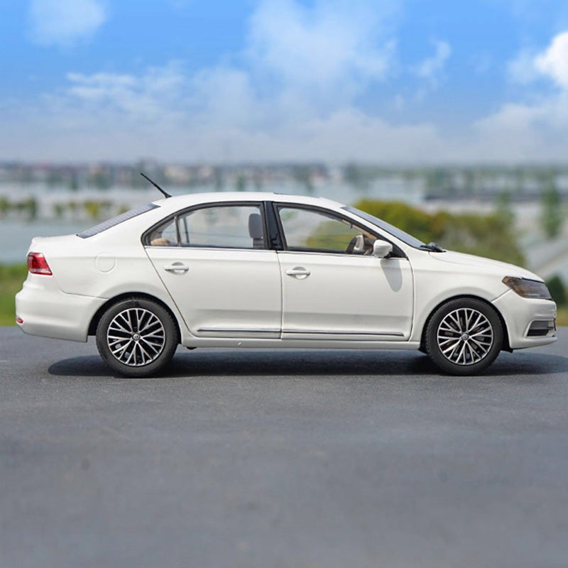 Original 1:18 Volkswagen Santana Diecast Car