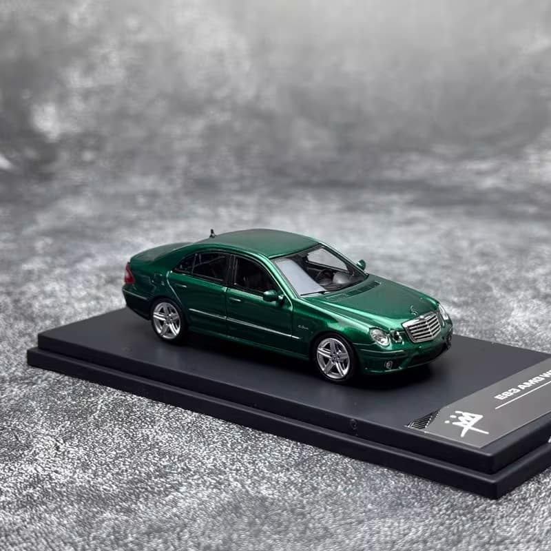 KING Model 1:64 Mercedes-Benz E63 AMG W211 “Four-Eye” Alloy Diecast Model