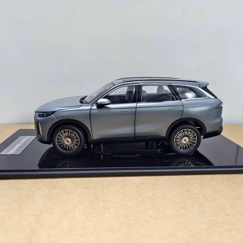 1:18 Chery Tiggo 8L SUV Diecast Model