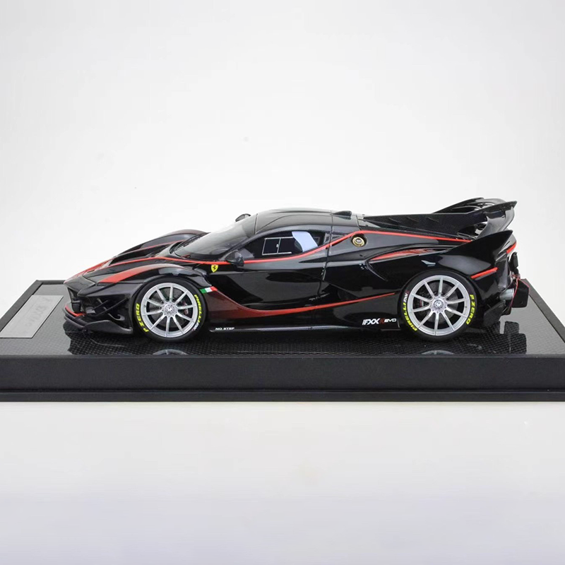 Runner Ferrari FXX K Evo 1:18 Resin Model Car