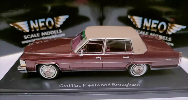 NEO 1:43 Cadillac Fleetwood 1982 Resin Model