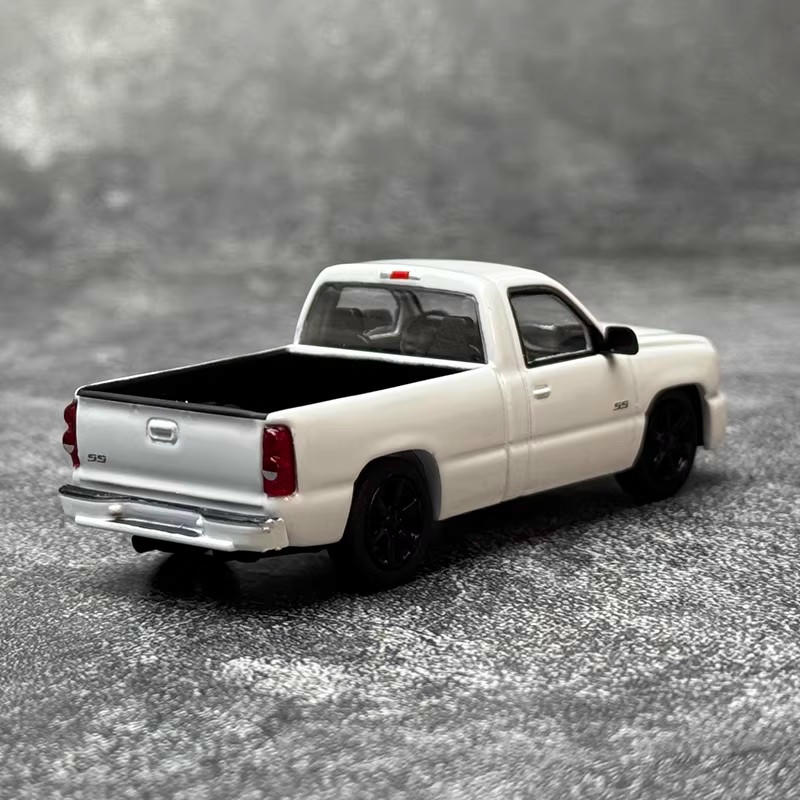 PARA 64 1:64 Chevrolet Silverado 2006 Model