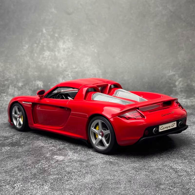 AUTOart 1:18 Porsche Carrera GT Diecast Model – Red
