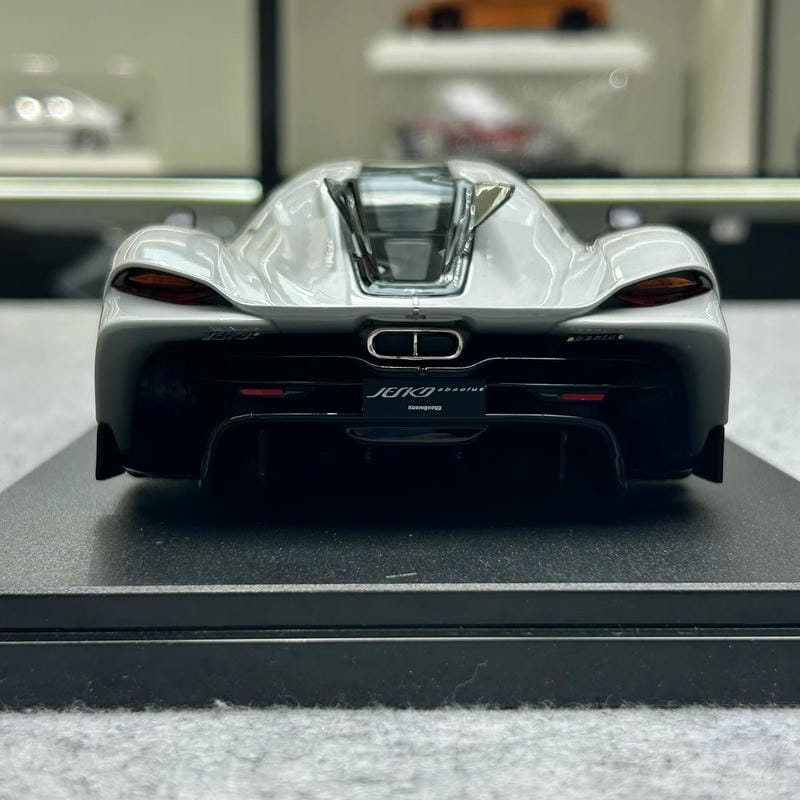 GTSpirit Limited Edition 1:18 Koenigsegg Absolut Koenigsegg Jesko Supercar Model GT412