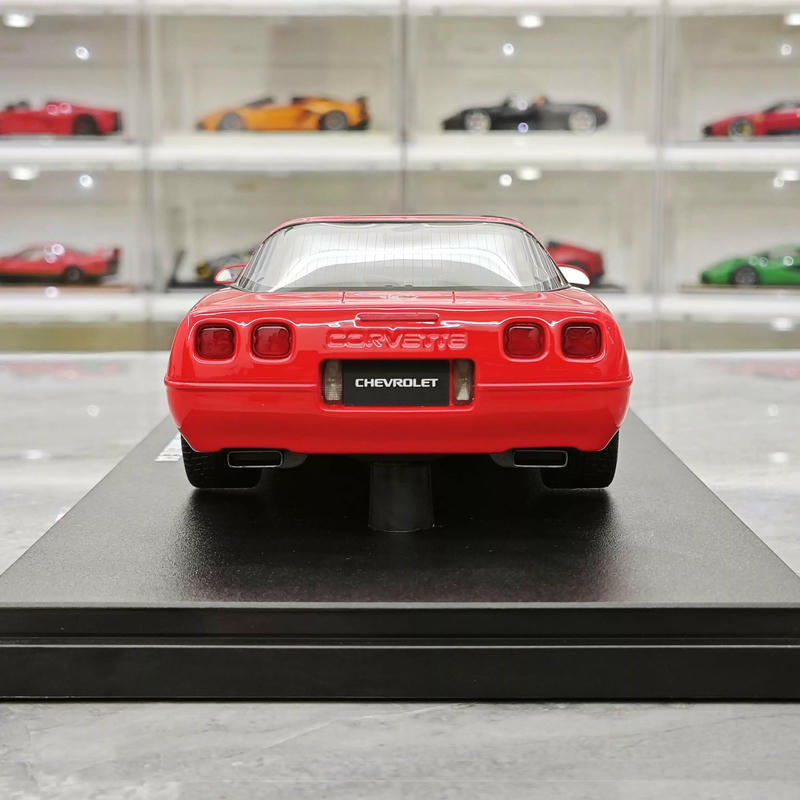 GT Spirit Chevrolet Corvette C4 1995 1:18 Resin Model Car