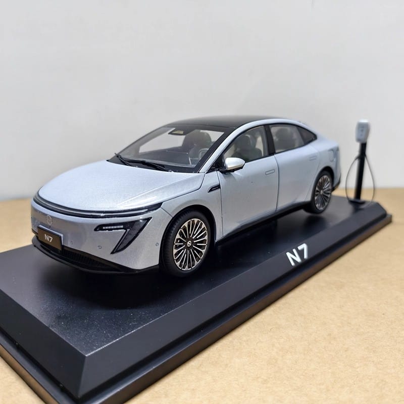 Dongfeng Nissan N7 1:18 Alloy Diecast Model Car