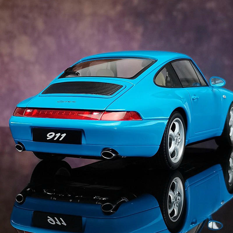 AUTOart 1:18 Porsche 911 (993) Carrera Diecast Car Model
