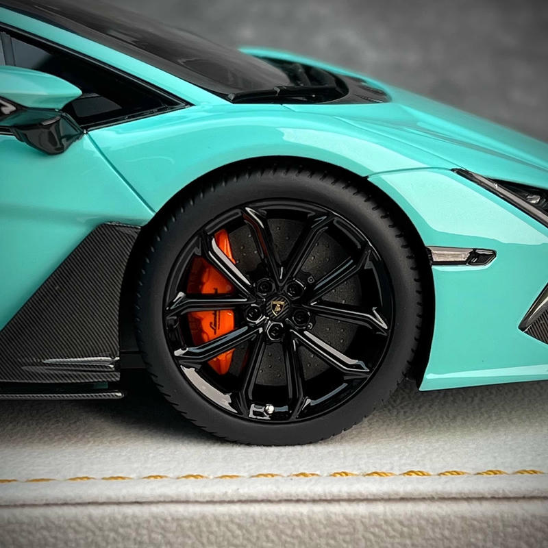 MR 1:18 Lamborghini Revuelto Resin Model – Christmas Edition