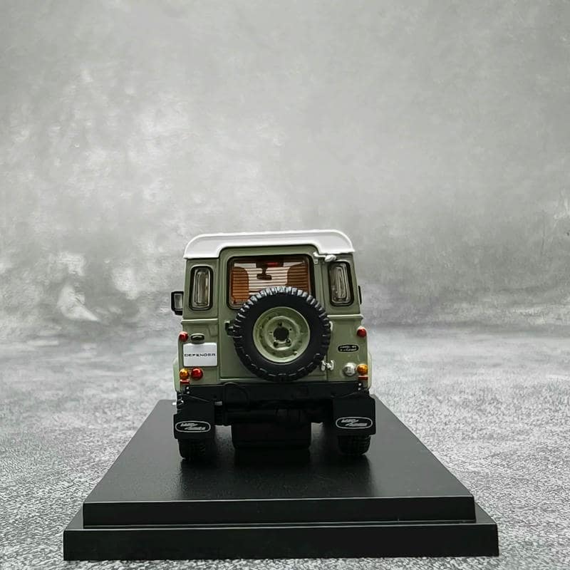 AR Box 1:64 Land Rover Defender 90 Heritage Edition 2015 Green