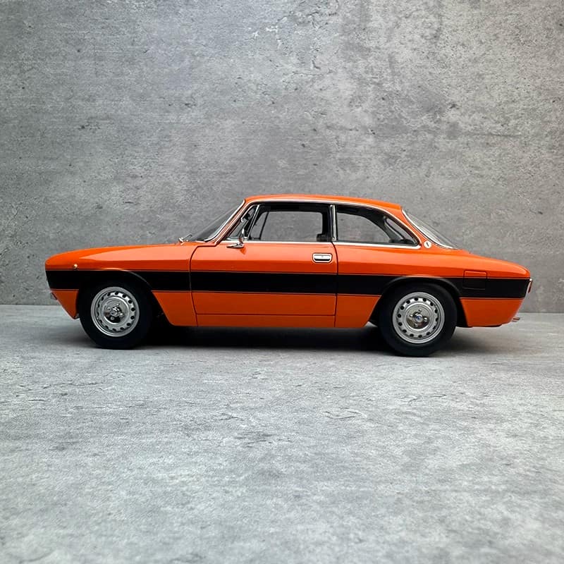 Norev 1:18 Alfa Romeo 2000 GTV 1973 Diecast Model – Classic Italian Coupe