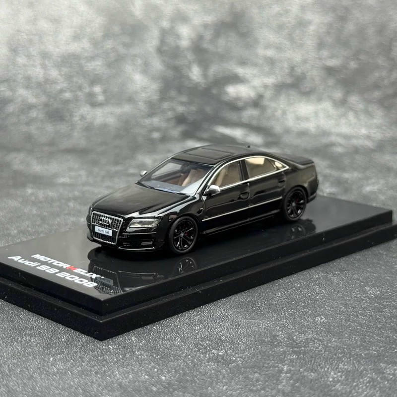 MotorHelix 1:64 Audi S8 (D3) 2008 Diecast Model