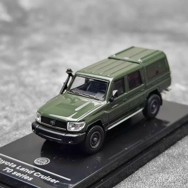 PARAGON 1:64 Toyota Land Cruiser LC79 (2014) Alloy Model