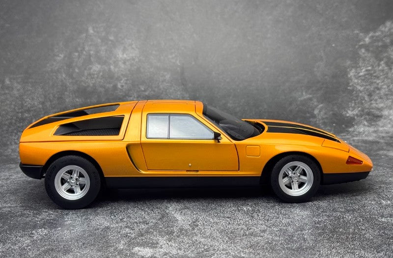 NOREV 1:18 Alloy Model – Iconic Vertical Engine Design with Opening Features
