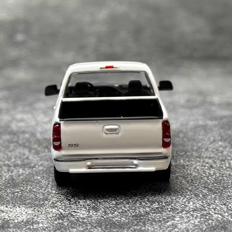 PARA 64 1:64 Chevrolet Silverado 2006 Model